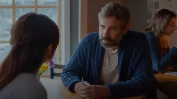 Levi's Manga larga Thermal Henley usado por Karl Alberg (Rossif Sutherland) como se ve en Asesinato en un pueblo pequeño (S01E01)