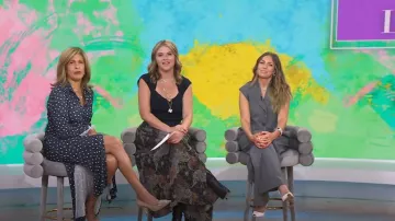 Gilet court à rabat Zara Pinstripe en gris chiné porté par Melissa Garcia comme on le voit dans Today with Hoda & Jenna le 21 septembre 2024