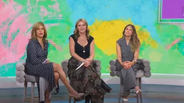Pantalon large à rayures larges Zara porté par Melissa Garcia, comme on le voit dans Today with Hoda & Jenna le 21 septembre 2024