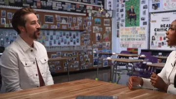 Veste en jean AG Adriano Goldschmied Dart en blanc neutre de l’année portée par Joe Fryer, comme on le voit dans Today le 24 septembre 2024