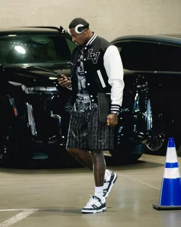 Louis Vuitton Denim Blanco y Negro 'LV Trainer' Zapatillas usadas por DK Metcalf en la cuenta de Instagram @blitzfits