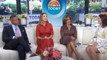 Robe-chemise longue en coton stretch Staud Joan portée par Savannah Guthrie, comme on le voit dans Today le 25 septembre 2024