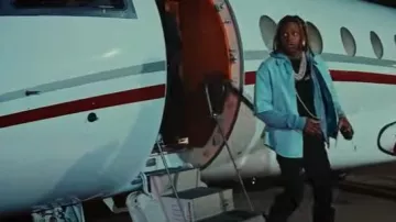 Jeans Amiri Black 'Stack' portés par Lil Durk dans Lil Durk - Turn Up A Notch (Vidéo Officielle)