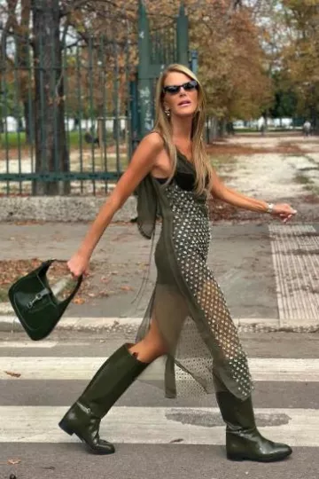 Petit sac à bandoulière Gucci Jackie porté par Anna Dello Russo lors du défilé Gucci le 20 septembre 2024