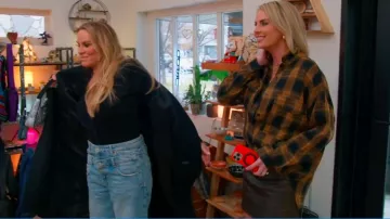 Alice + Olivia High-Rise Double Waistband Cool Jeans portés par Heather Gay comme on le voit dans The Real Housewives of Salt Lake City (S05E02)