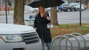 Minibolso de satén Prada con cristales usado por Heather Gay como se ve en The Real Housewives of Salt Lake City (T05E02)