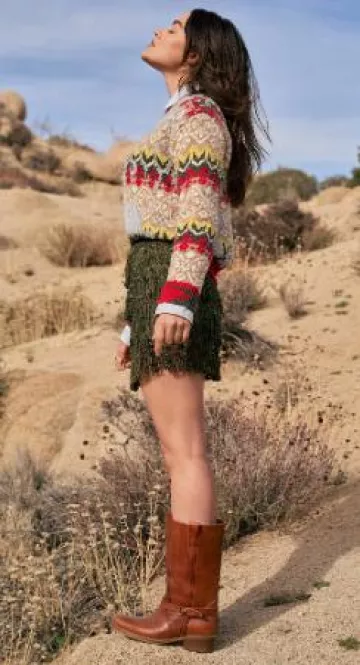 Minifalda con flecos de Weekend Max Mara usada por Lucy Hale en la colección Weekend Max Mara X Lucy Hale el 10 de septiembre de 2024