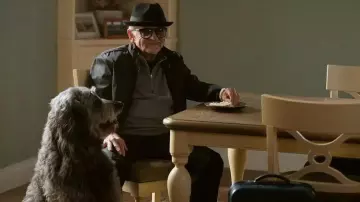 Outfits of Bupkis TV series: Joe Pesci wears Black Parachute Jacket to portray Joe Larocca in season 1, episode 4