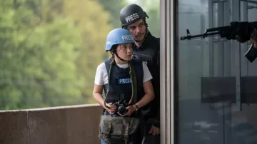 Accessories and Furniture of Civil War Movie: Jessie (Cailee Spaeny) used Nikon Camera