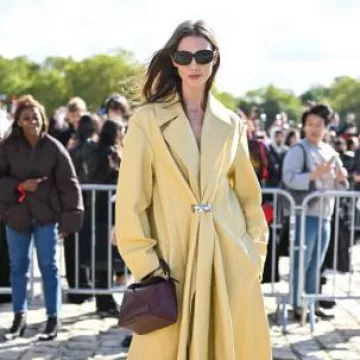 Loewe Screen Sunglasses worn by Karlie Kloss at Loewe Show on September 27, 2024