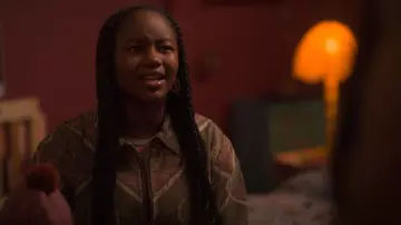 Kendra Scott Elisa Gold Pendant Necklace In Azalea Illusion worn by Naima Stewart (Aderinsola Olabode) as seen in Reasonable Doubt (S02E06)