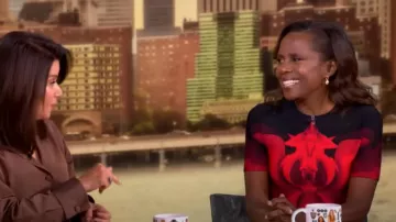 Minivestido de punto jacquard usado por Deborah Roberts visto en The View el 27 de septiembre de 2024