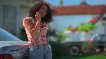 Free People Oh my Baby Tee porté par Jax Stewart (Emayatzy Corinealdi) comme on le voit dans Reasonable Doubt (S02E07)