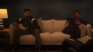 Chaqueta Ader Error Tedd usada por Lewis Stewart (McKinley Freeman) como se ve en Duda Razonable (S02E07)