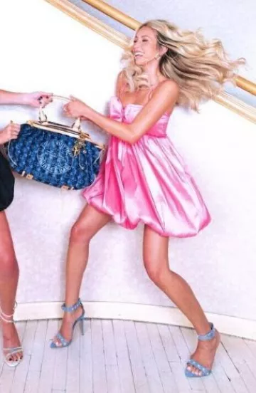 Robe Betsey Johnson Megan Bow portée par Alix Earle sur son Instagram le 26 septembre 2024