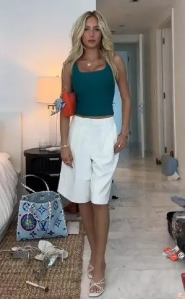 Aritzia Babaton Sculpt Knit Squareneck Tank worn by Alix Earle at Buffalo Bills V Miami Dolphins Game on September 12, 2024