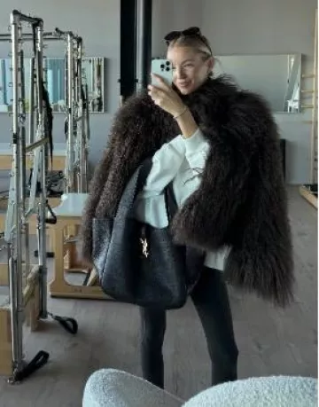 Lunettes de soleil Celine Triomphe 01 en acétate portées par Leonie Hanne sur sa Story Instagram le 13 septembre 2024
