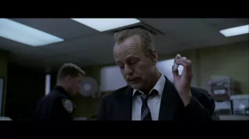 Tic Tacs de Jack Mosley (Bruce Willis) Contre 16