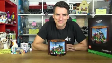 Table d’artisanat Minecaft par Lego de Thomas Panke dans Now Minecraft se fait également prendre : des autocollants et pas de figurines malgré les prix de la lune ! LEGO® 21265 L’établi YouTube Video