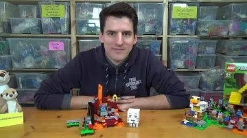 Minecraft Netherportal by Lego showed by Thomas Panke in LEGO® Minecraft 21143 - Netherportal YouTube Video