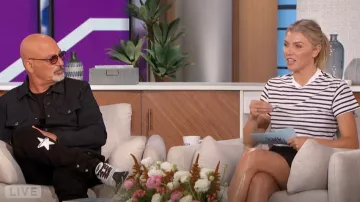 ATM Anthony Thomas Melillo Stripe Boy Tee usado por Amanda Kloots como se ve en The Talk el 24 de septiembre de 2024