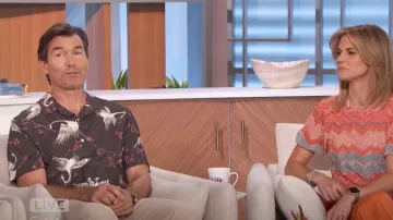 Camisa Rag and Bone Avery en Black Crane usada por Jerry O'Connell como se vio en The Talk el 24 de septiembre de 2024