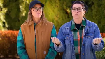 Chaleco forrado de sherpa para mujer Carhartt usado por Leslie Davis como se ve en Unsellable Houses (S05E03)