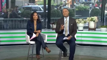 Banana Republic Icon Blazer in Preppy Navy worn by Sheinelle Jones as seen in Today on September 27, 2024