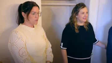 Rails Dhalia Eyelet Sleeve Sweater porté par Lyndsay Lamb comme on le voit dans Unvendable Houses (S05E03)