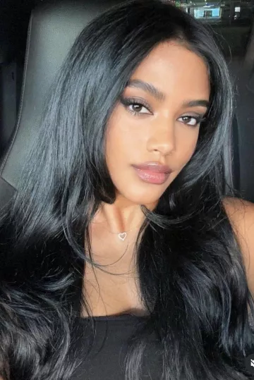 Letitia Fontana wears Bandeau Top in black in her Tiktok account @letitiafontana