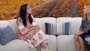 Sue Sartor Flounce Orange Vintage Poppy Dress usado por Jacqui Gifford como se vio en LIVE with Kelly and Mark el 23 de septiembre de 2024