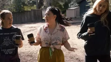 Jake and Jones Meals Latte Chef Pant porté par Ashley (Sherry Cola) comme on le voit dans Nobody Wants This (S01E05)