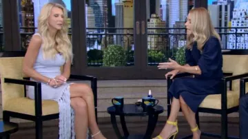 Robe débardeur midi à franges en treillis Simkhai Signa portée par Joan Vassos comme on le voit en LIVE avec Kelly et Mark le 18 septembre 2024