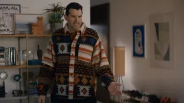 Coût De La Liberté Tommy Camisa oversize-fit a rayas peludas usada por Sasha Roklov (Timothy Simons) como se ve en Nadie lo quiere (S01E05)