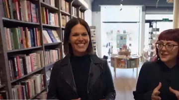 Chaqueta de cuero Hobbs Dakota usada por Dana Jacobson vista en CBS Mornings el 29 de septiembre de 2024