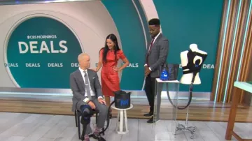 Oscar de la Renta Vestido midi de seda usado por Elizabeth Werner visto en CBS Mornings el 24 de septiembre de 2024