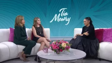 Robe midi à col montant Simkhai Kenlie portée par Tia Mowry, comme on le voit dans Today with Hoda & Jenna le 2 octobre 2024