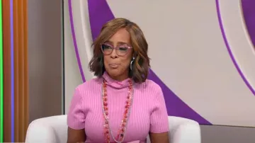 Vestido de Staud Lilou usado por Gayle King visto en CBS Mornings el 2 de octubre de 2024