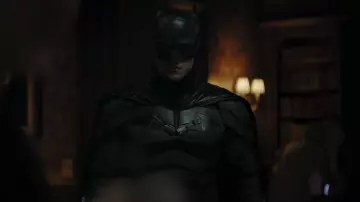 The Batman movie costume: Bruce Wayne (Robert Pattinson) wears Batman Superhero Armor in black