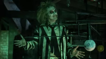 Costumes of Beetlejuice Beetlejuice movie: Michael Keaton wears Striped White and Black Suit to portray Beetlejuice