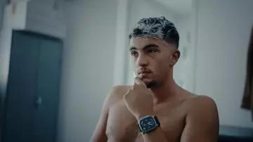 Inoxtag porte une montre connectée Apple Watch dans son documentaire Kaizen : 1 an pour gravir l'Everest !