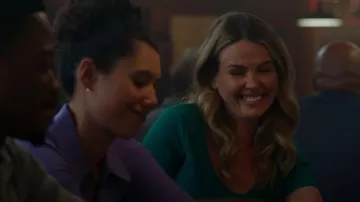 T-shirt Rag&Bone Julia porté par Lyla Novak (Jocelyn Hudon) tel qu’on le voit dans Chicago Fire (S13E01)