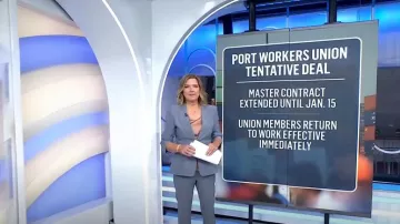 Cinq a Sept Laurie Split Cuff Pants usado por Christine Romans como se ve en Today el 4 de octubre de 2024