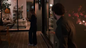 Zapatillas de interior Adidas Gazelle usadas por Joanne (Kristen Bell) como se ve en Nadie quiere esto (S01E08)