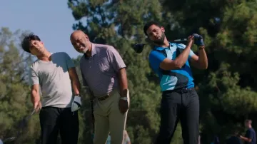 Polo J.Lindeberg Santo Slim Fit Coloblock usado por el Dr. Winston Ndugu (Anthony Hill) como se ve en Grey's Anatomy (T21E02)
