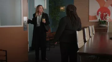 Burberry Heritage Chelsea Long-Length Trench Coat worn by Dr. Meredith Grey (Ellen Pompeo) as seen in Grey's Anatomy (S21E02)