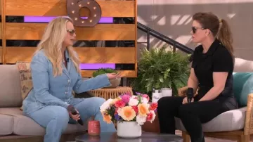 Good American Fit For Success Mono de pierna recta usado por Kelly Clarkson como se vio en The Kelly Clarkson Show el 24 de septiembre de 2024