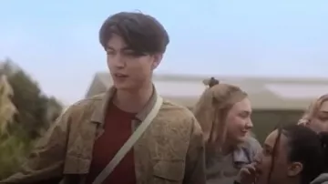 Chaqueta camisera de sarga Tapicería de Abercrombie & Fitch usada por Tao Xu (William Gao) como se ve en Heartstopper (S03E03)