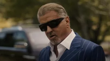 Lunettes de soleil Noor noires en acétate Port Tanger portées par Dwight 'The General' Manfredi (Sylvester Stallone) comme on le voit dans Tulsa King (S02E03)