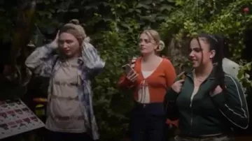 Cárdigan acanalado de H&M usado por Imogen Heaney (Rhea Norwood) como se ve en Heartstopper (T03E03)